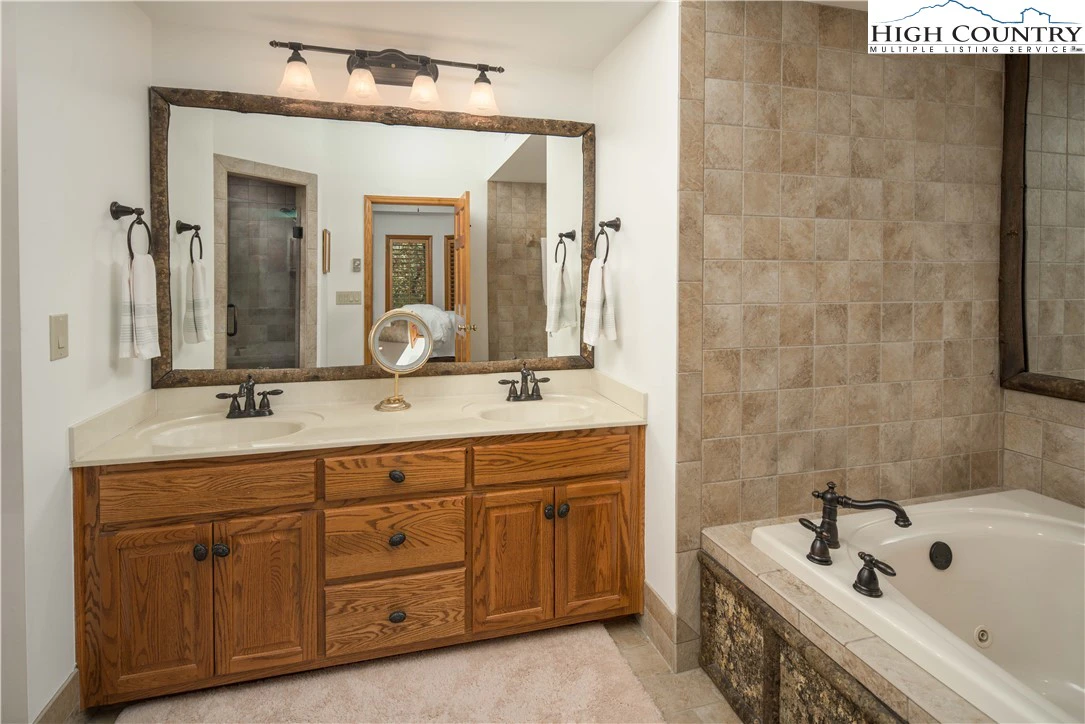 Image number 6 for the current listing