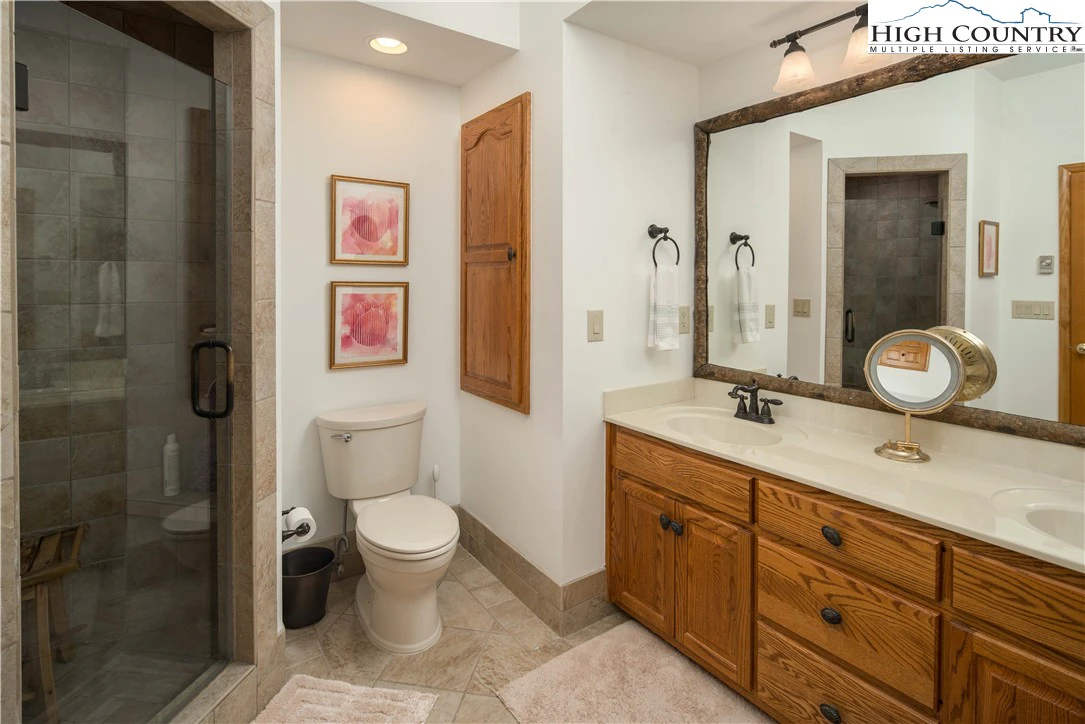 Image number 7 for the current listing