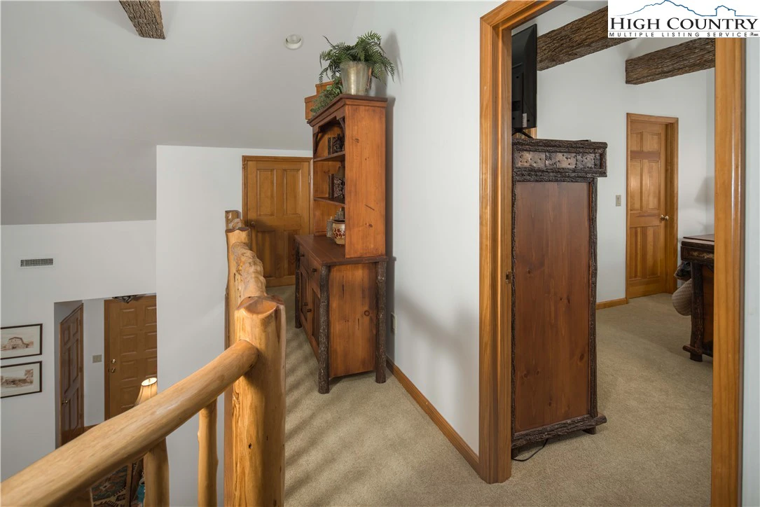 Image number 13 for the current listing