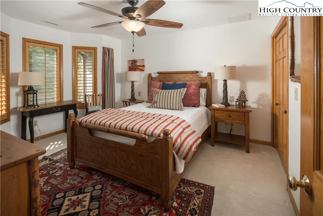 Image number 8 for the current listing