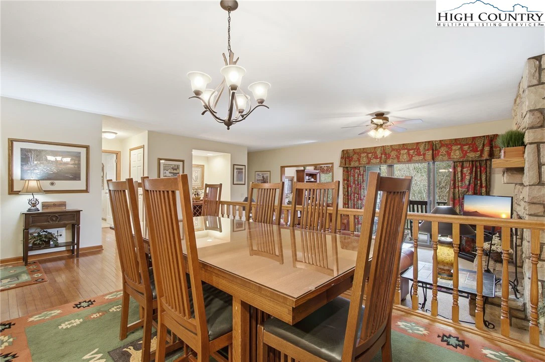 Image number 21 for the current listing