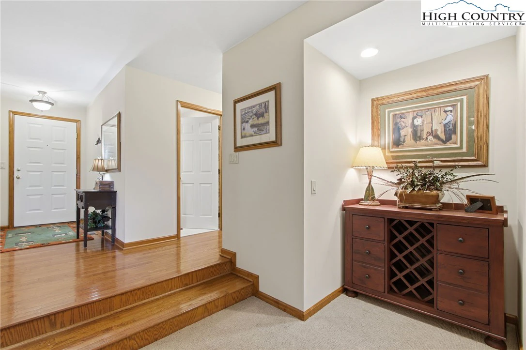 Image number 20 for the current listing