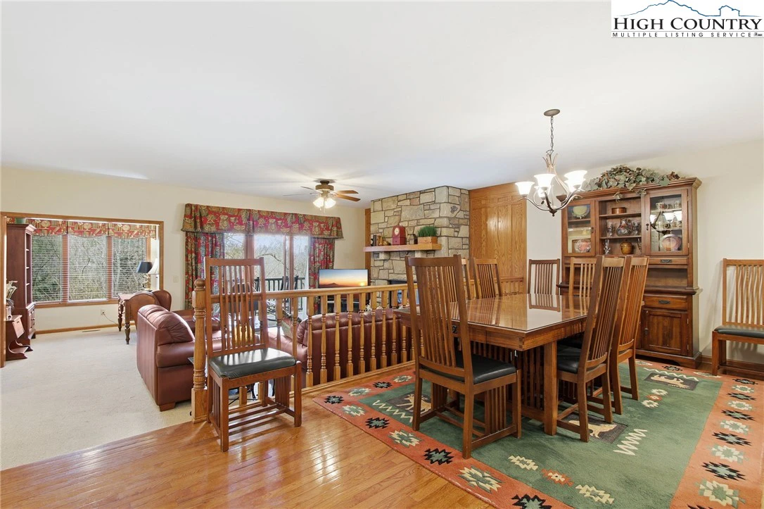 Image number 19 for the current listing