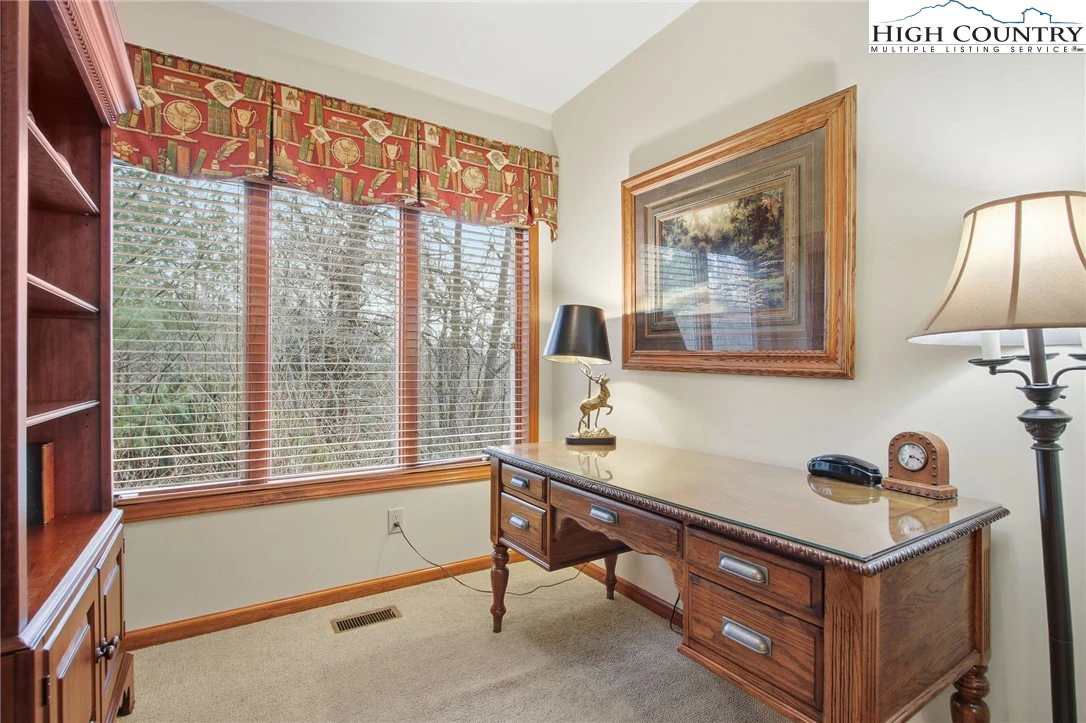 Image number 16 for the current listing