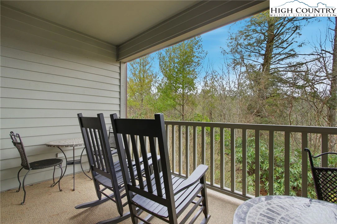 Image number 14 for the current listing
