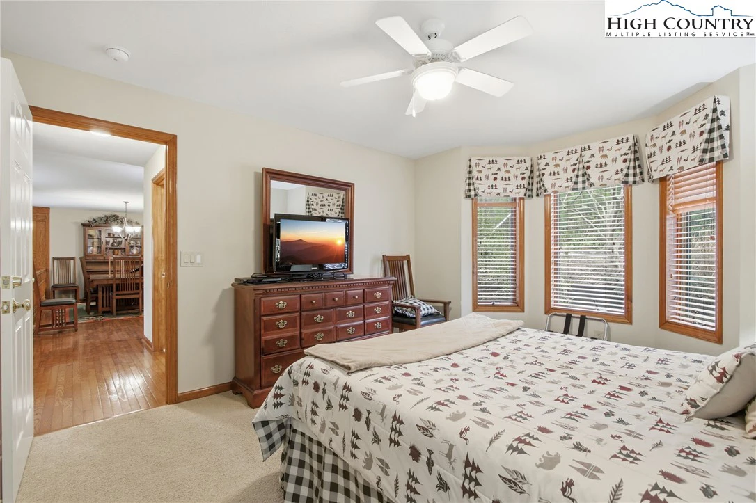 Image number 7 for the current listing