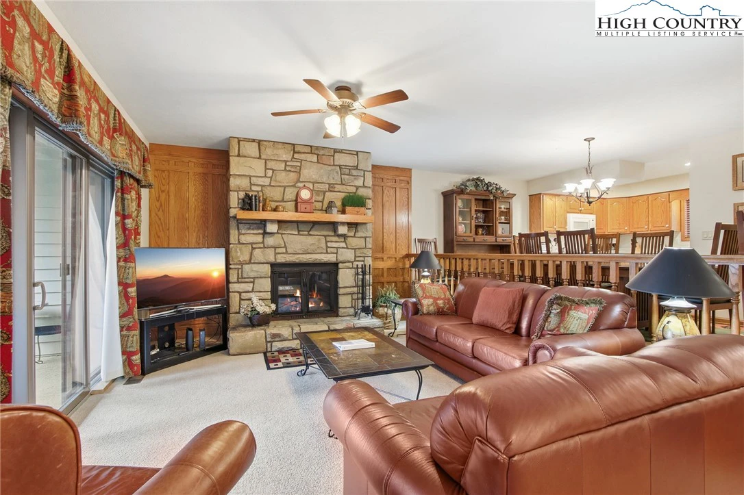 Image number 17 for the current listing
