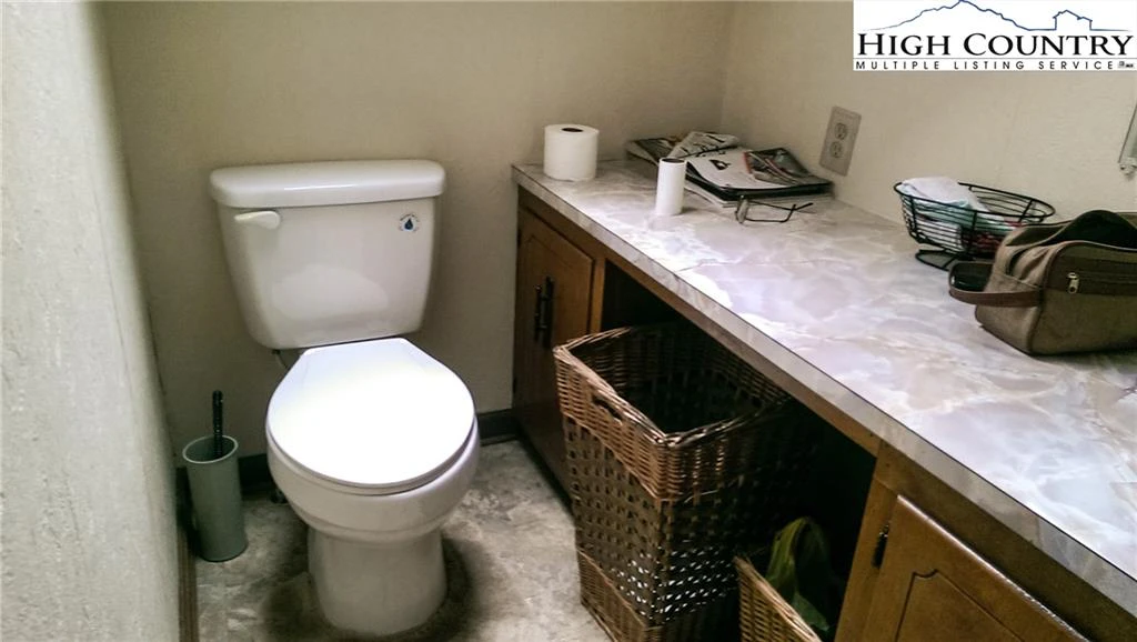 Image number 2 for the current listing