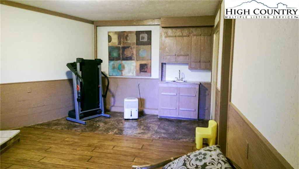 Image number 11 for the current listing