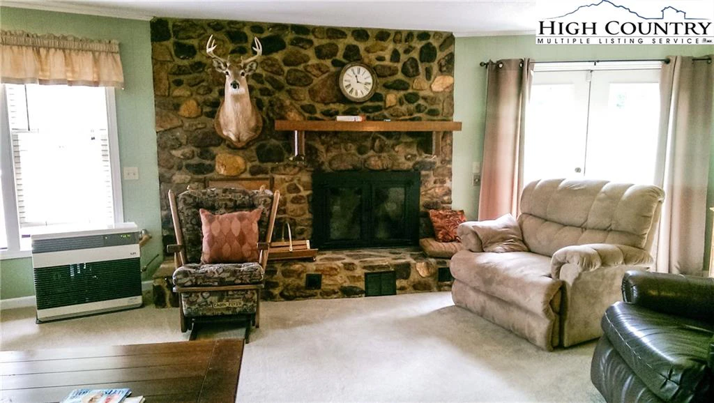Image number 22 for the current listing