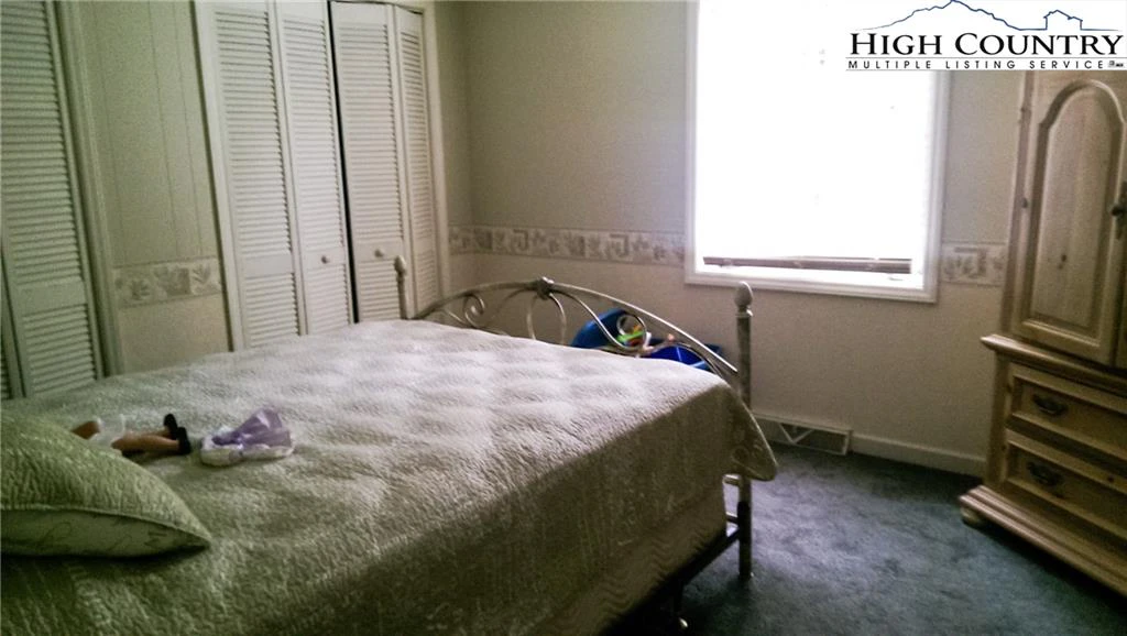 Image number 18 for the current listing