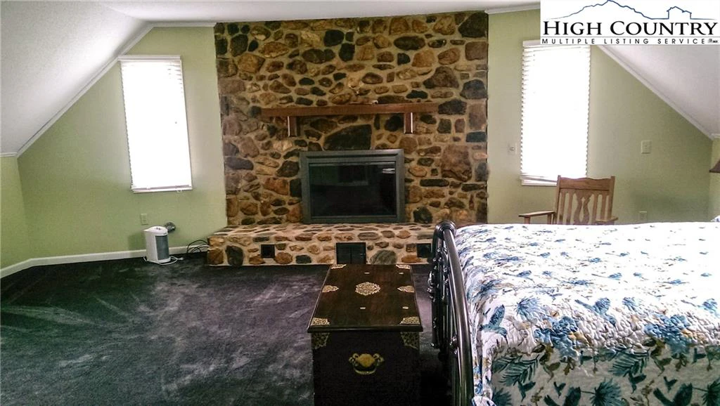 Image number 15 for the current listing