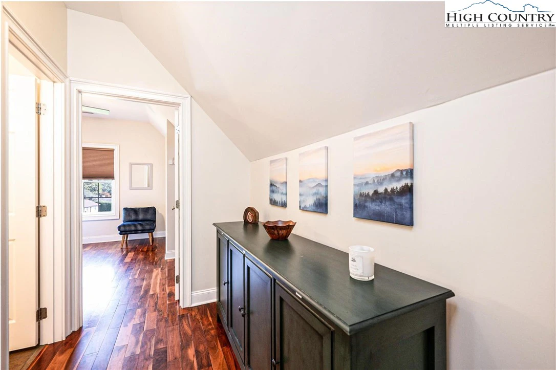 Image number 6 for the current listing