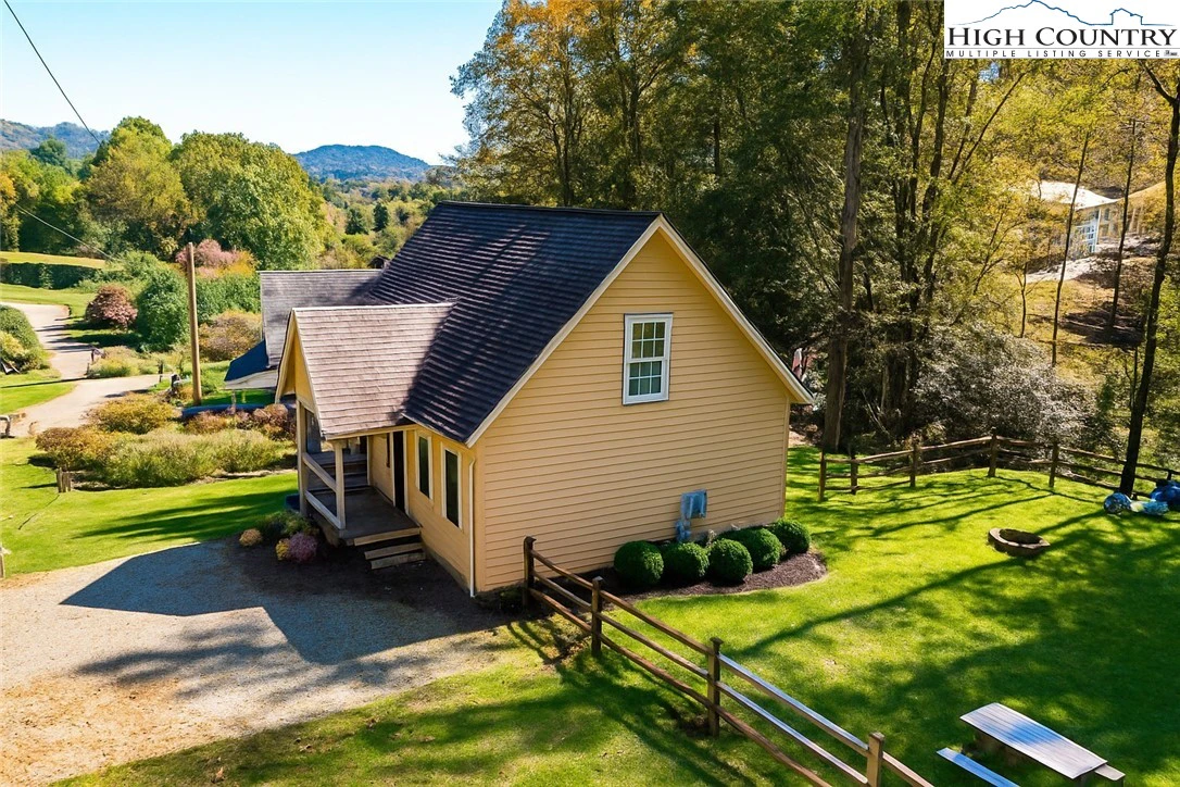 Image number 1 for the current listing