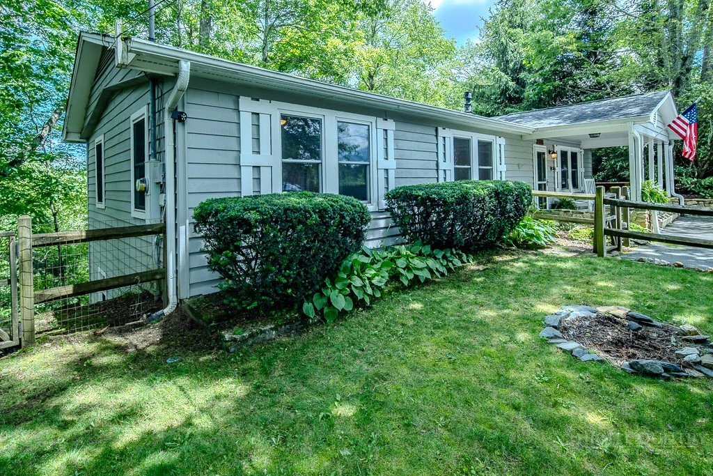 Image number 1 for the current listing