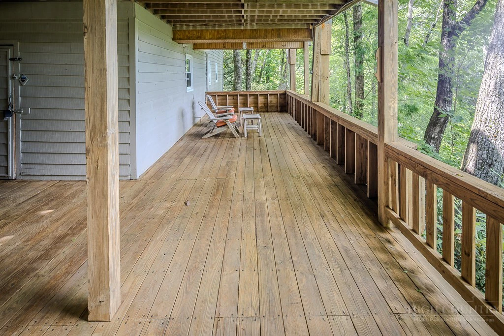 Image number 15 for the current listing