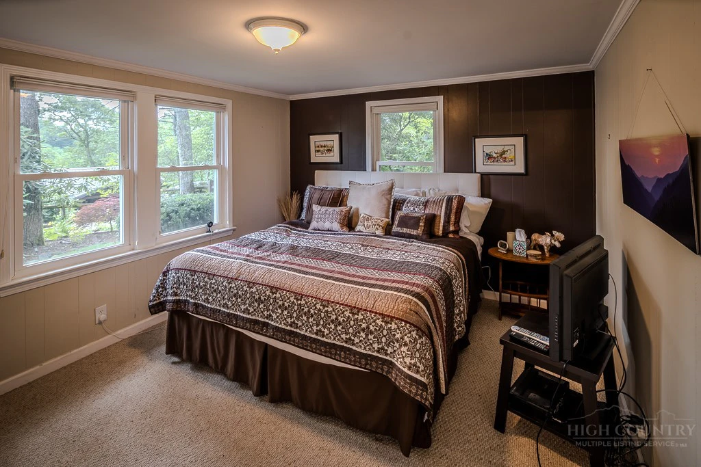 Image number 3 for the current listing
