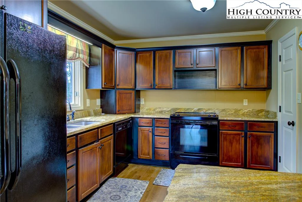 Image number 20 for the current listing