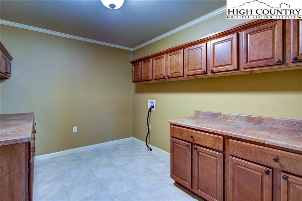 Image number 3 for the current listing