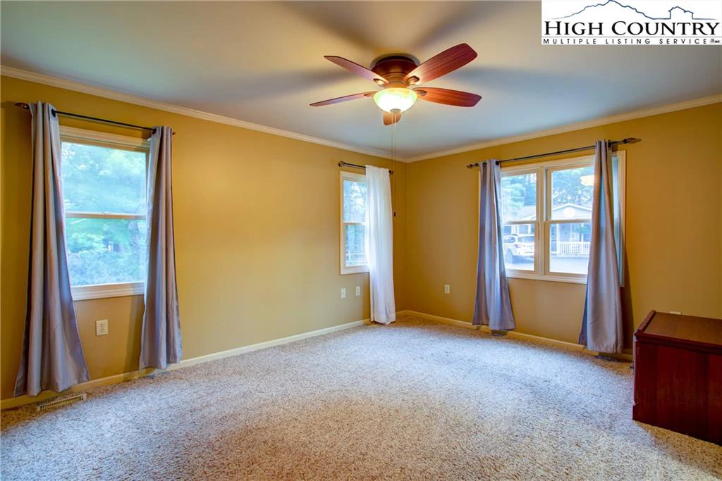 Image number 5 for the current listing
