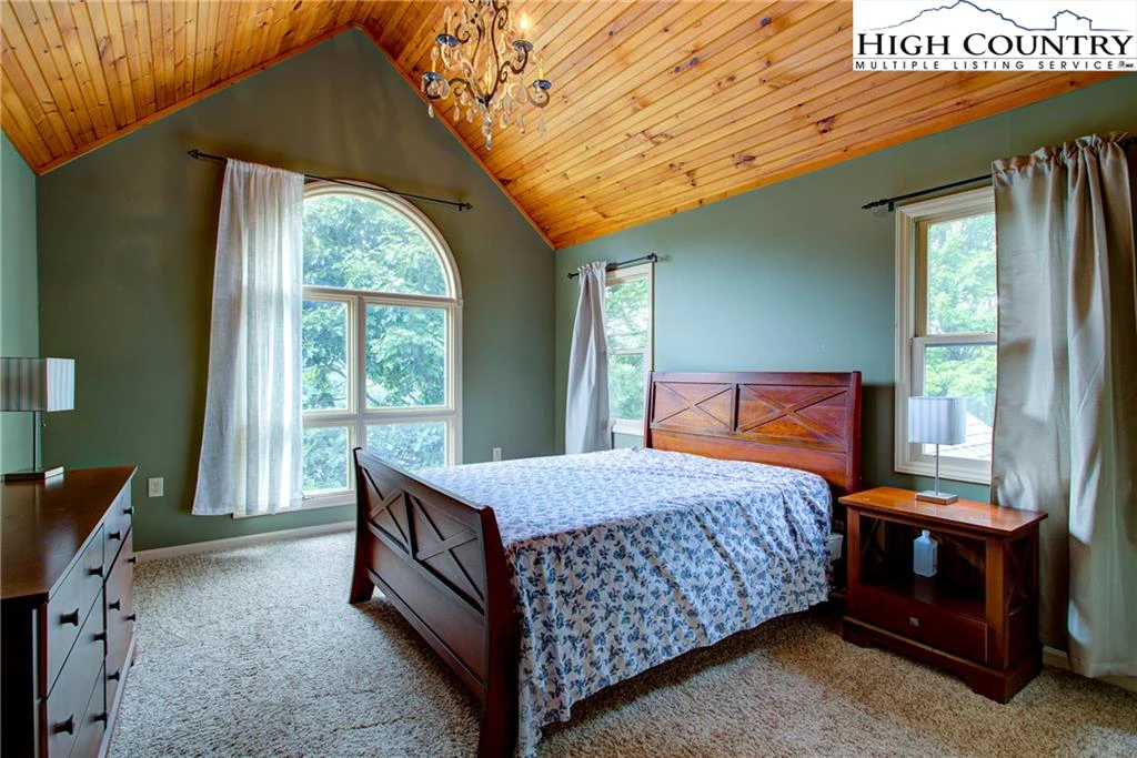 Image number 8 for the current listing