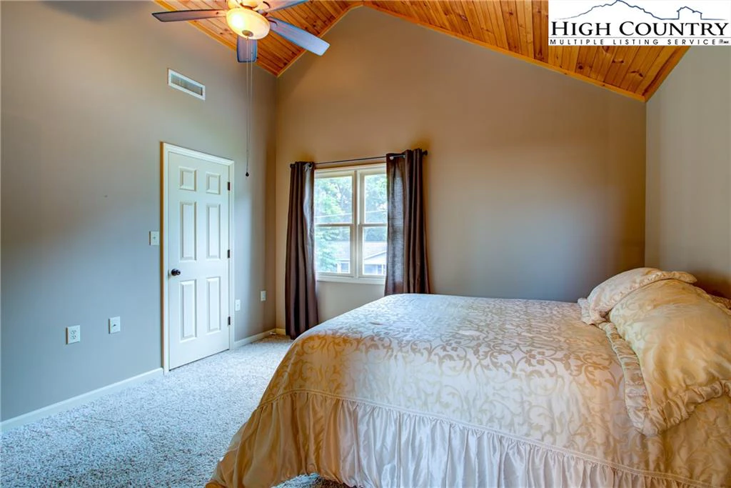 Image number 2 for the current listing