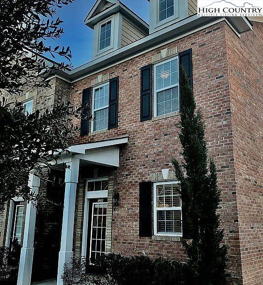 Image number 1 for the current listing
