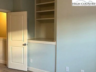 Image number 2 for the current listing