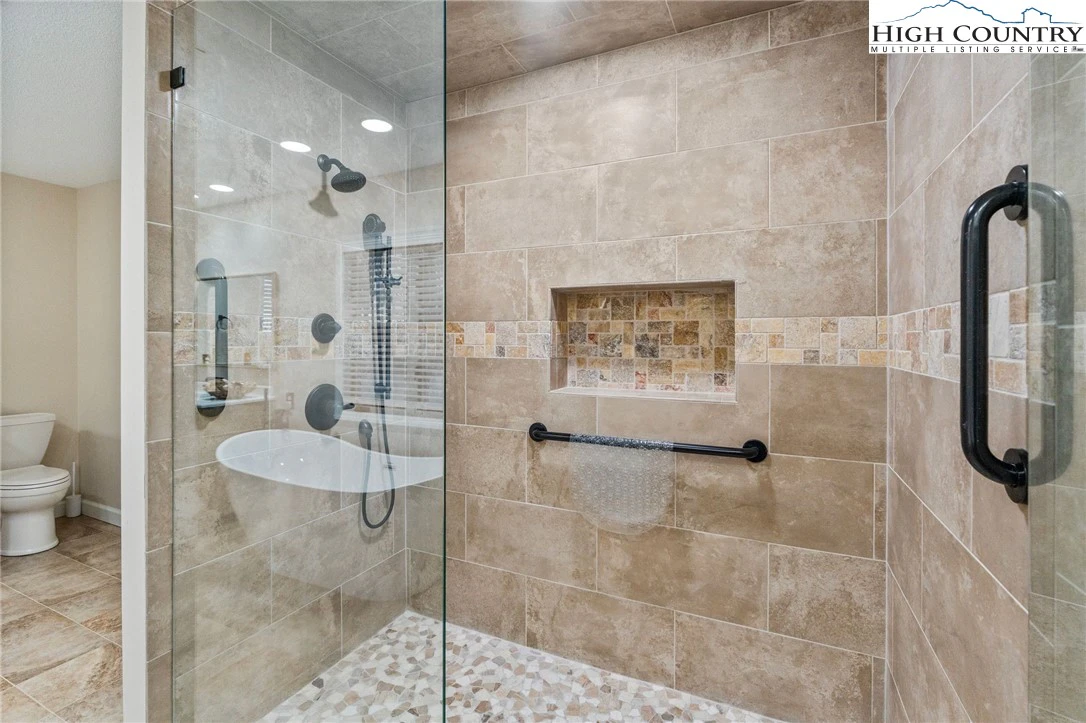 Image number 3 for the current listing