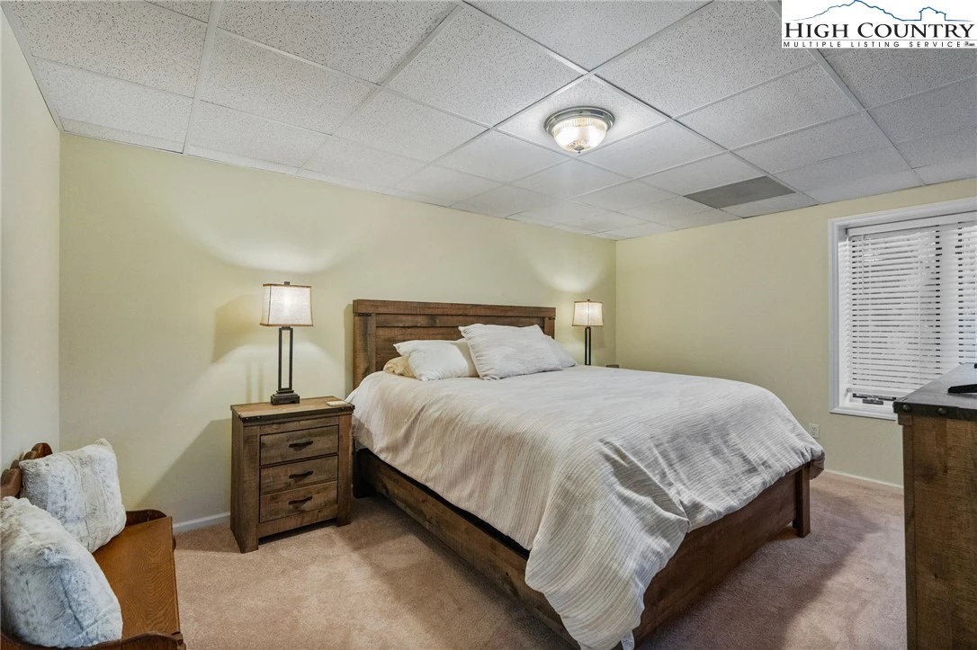 Image number 11 for the current listing