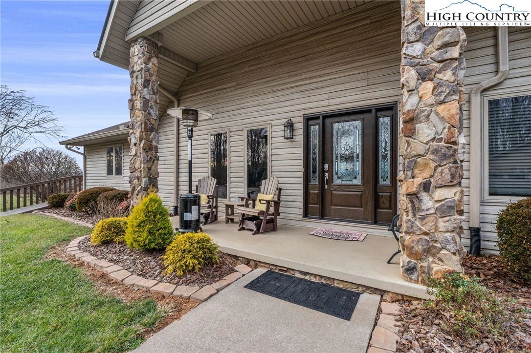Image number 2 for the current listing