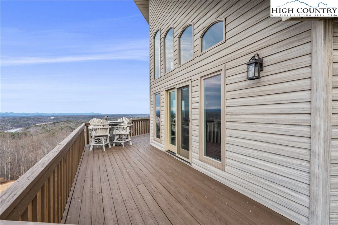 Image number 14 for the current listing