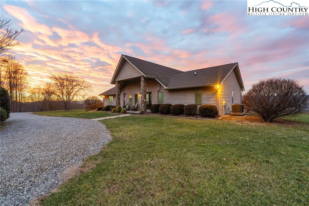 Image number 17 for the current listing