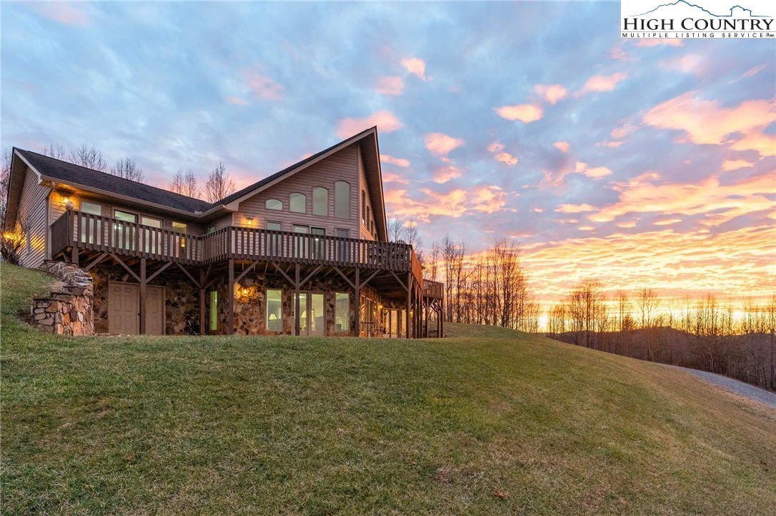 Image number 18 for the current listing