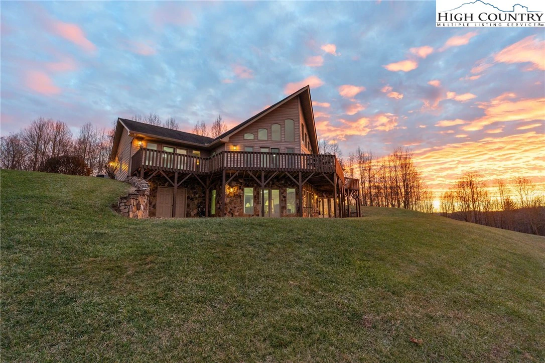 Image number 19 for the current listing