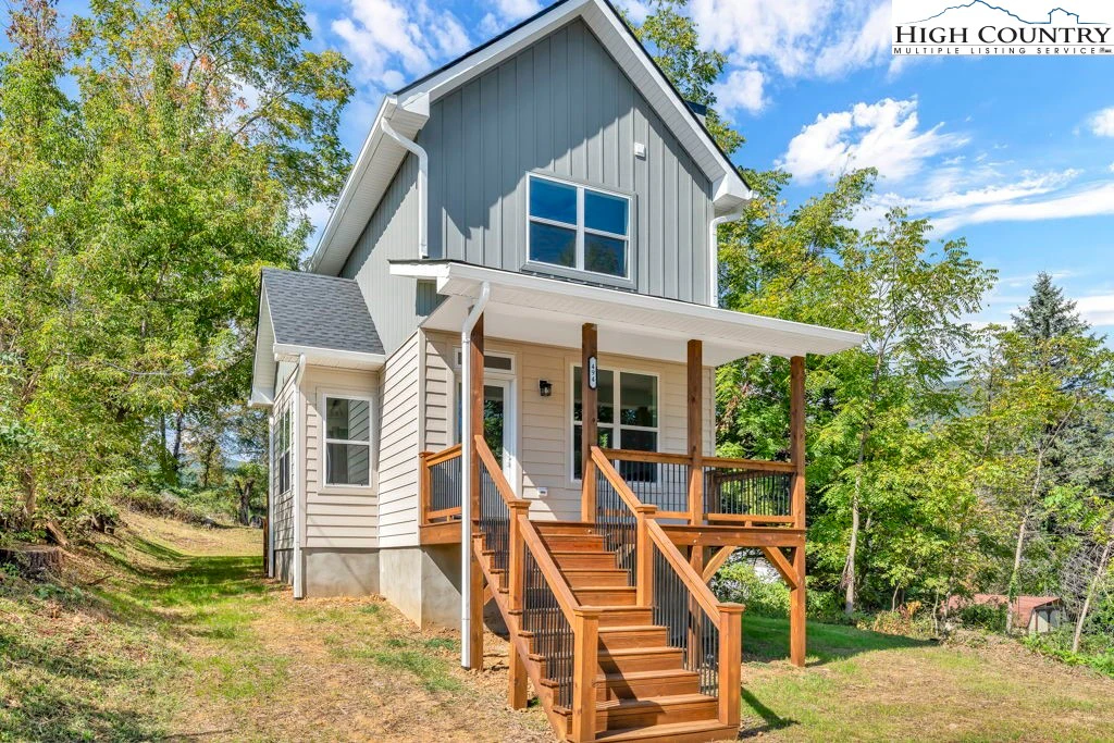 Image number 1 for the current listing