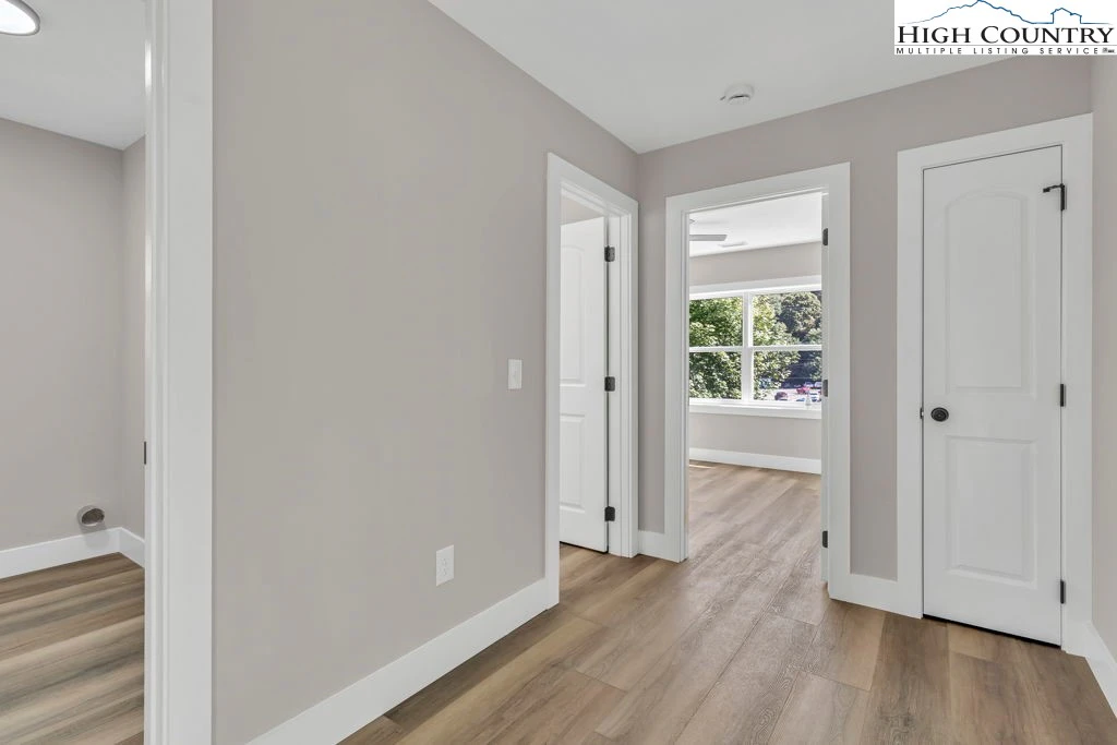 Image number 11 for the current listing