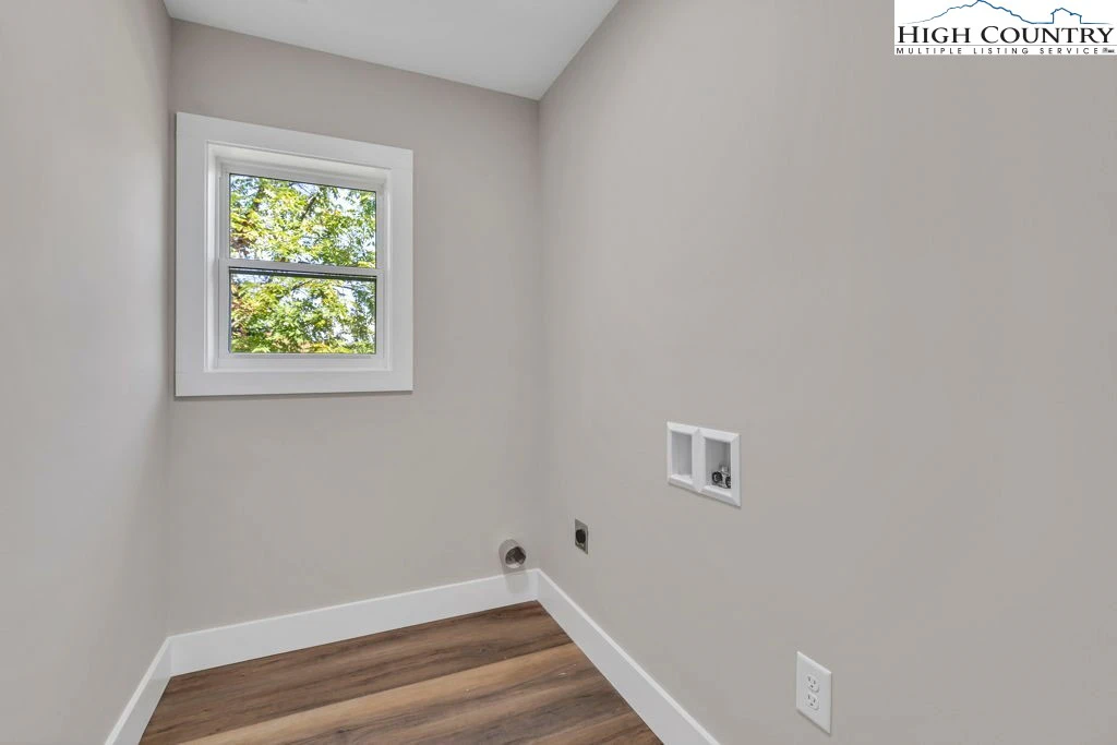 Image number 9 for the current listing