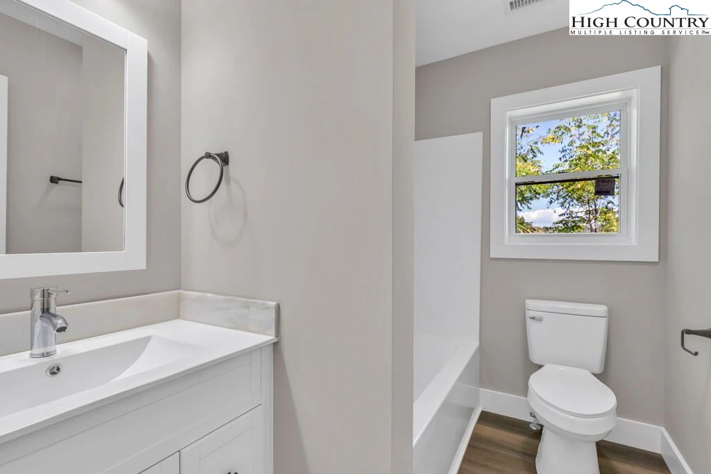 Image number 7 for the current listing
