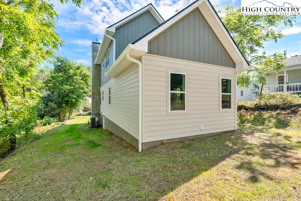 Image number 4 for the current listing