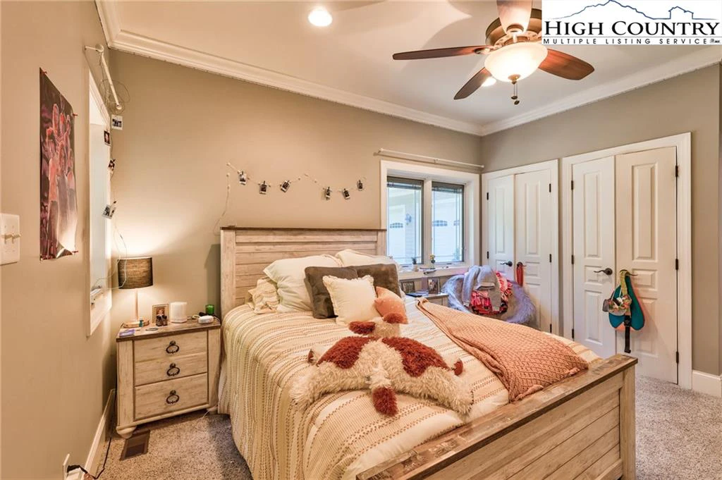 Image number 5 for the current listing