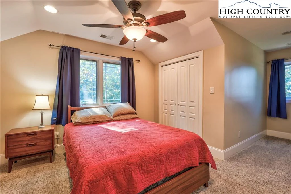 Image number 2 for the current listing