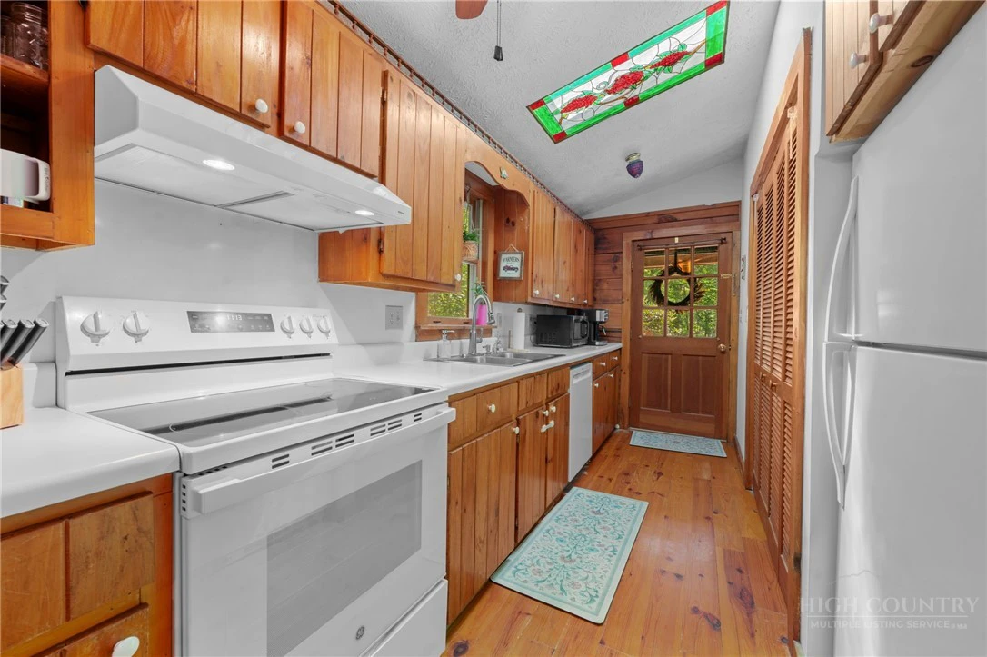Image number 5 for the current listing