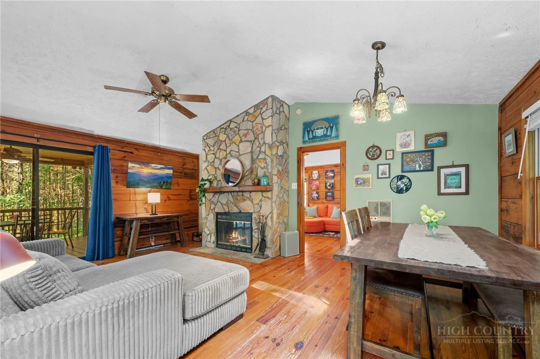 Image number 7 for the current listing