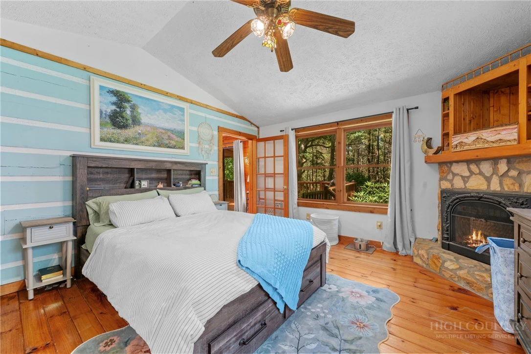 Image number 18 for the current listing