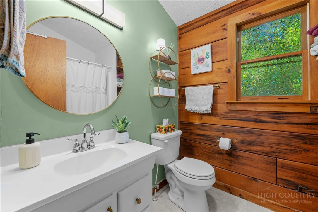 Image number 19 for the current listing