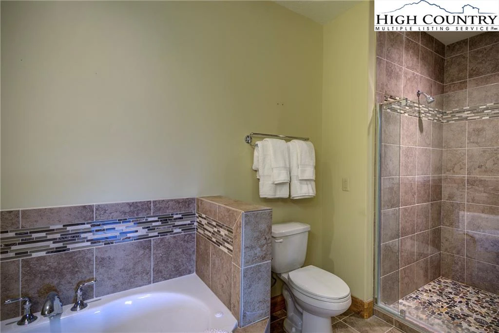 Image number 2 for the current listing