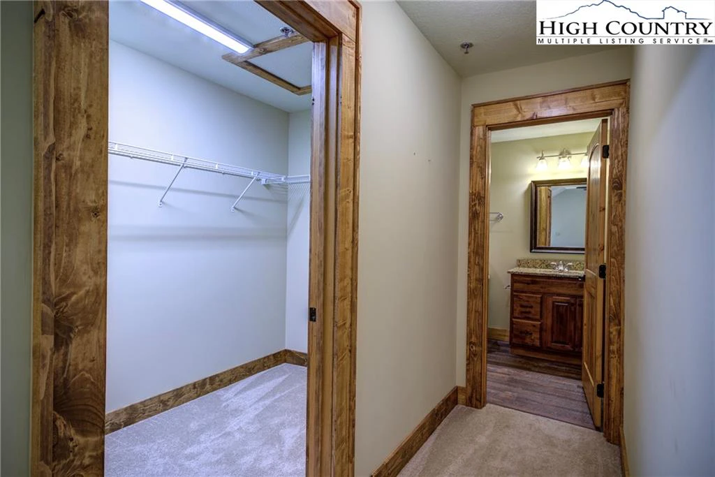 Image number 9 for the current listing