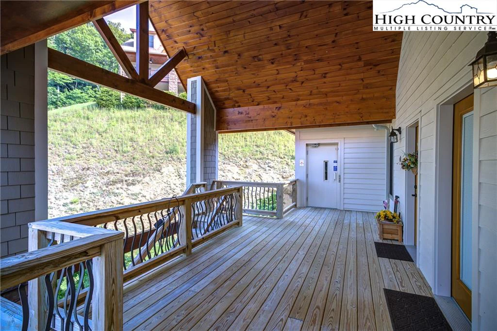 Image number 5 for the current listing