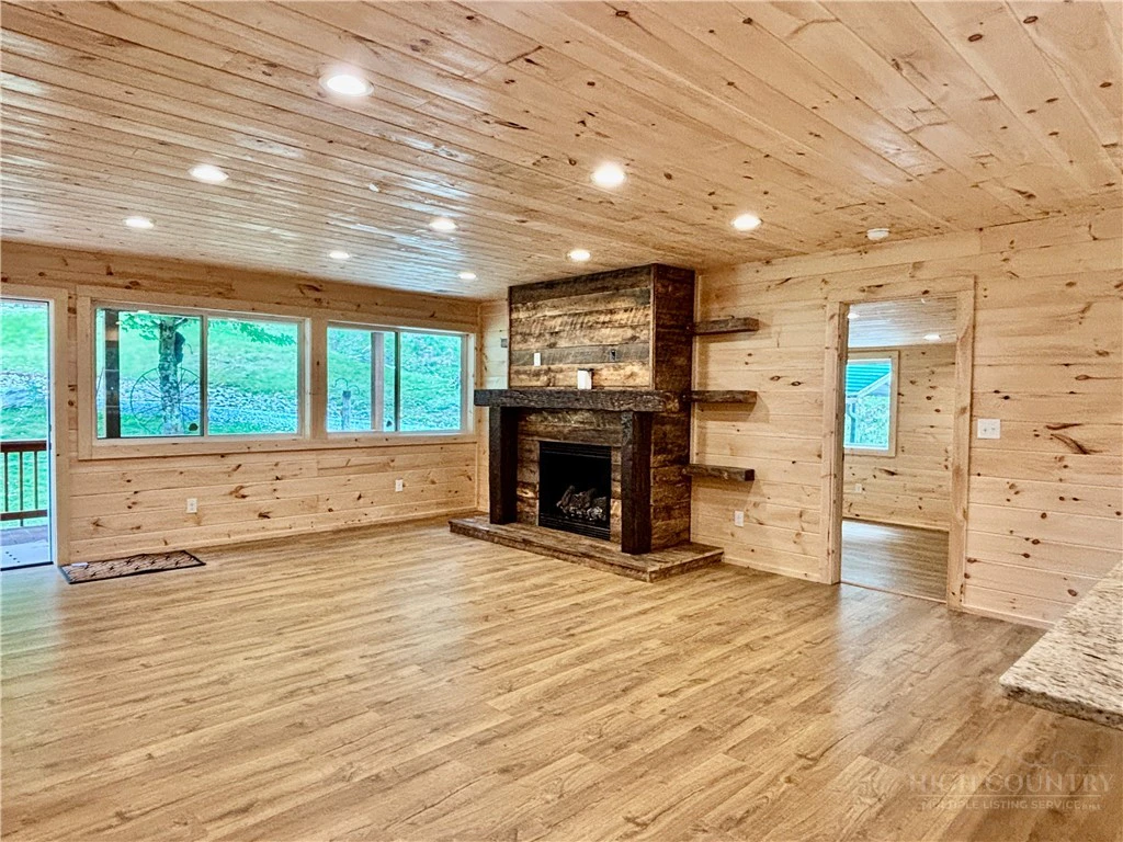 Image number 7 for the current listing